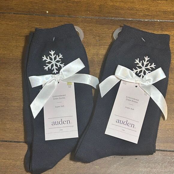 Women’s Auden Embroidered Crew Socks Size 4-10 2 Pair - Picture 1 of 4
